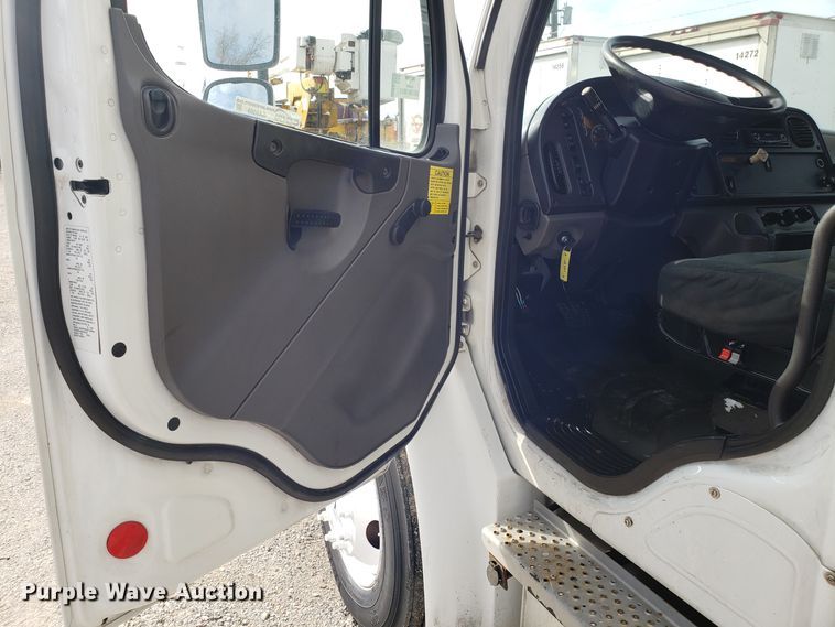 image for item GA9369 2009 Freightliner Business Class M2 side curtain box truck