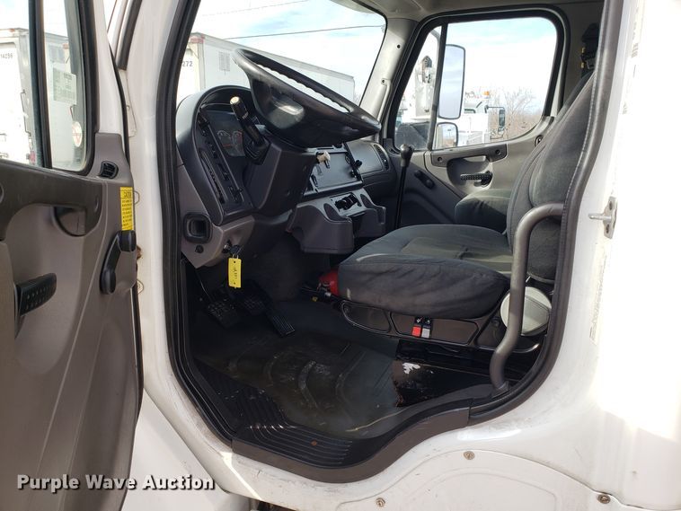 image for item GA9369 2009 Freightliner Business Class M2 side curtain box truck