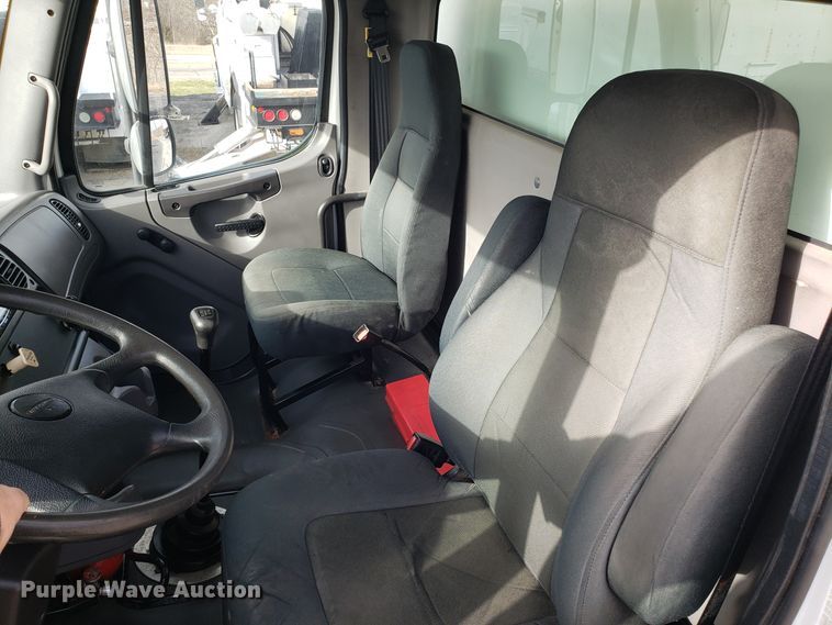 image for item GA9369 2009 Freightliner Business Class M2 side curtain box truck