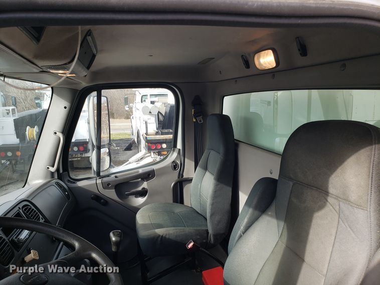 image for item GA9369 2009 Freightliner Business Class M2 side curtain box truck