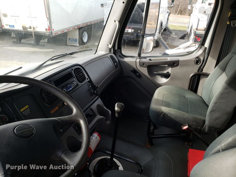 image for item GA9369 2009 Freightliner Business Class M2 side curtain box truck