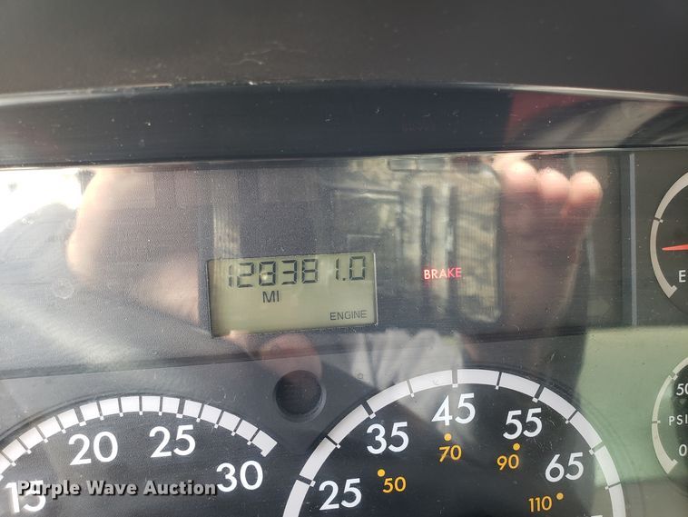 image for item GA9369 2009 Freightliner Business Class M2 side curtain box truck