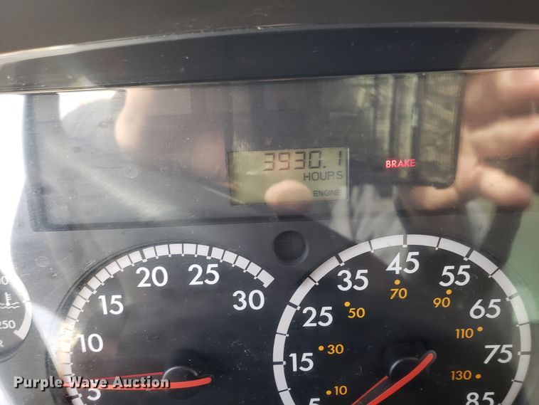 image for item GA9369 2009 Freightliner Business Class M2 side curtain box truck