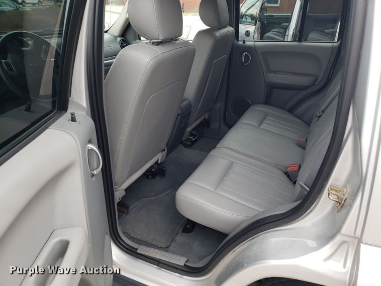 image for item GA9392 2006 Jeep Liberty SUV