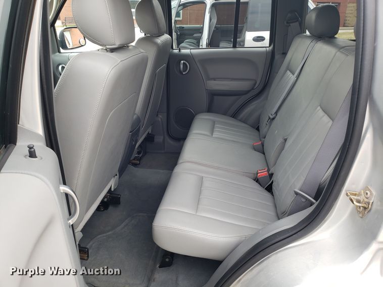 image for item GA9392 2006 Jeep Liberty SUV