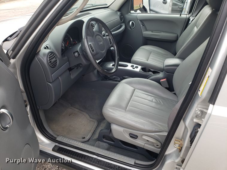 image for item GA9392 2006 Jeep Liberty SUV