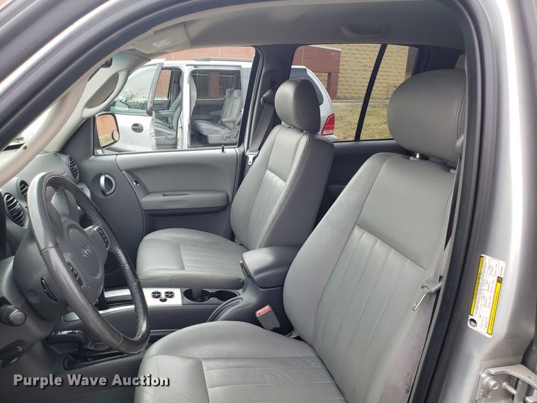 image for item GA9392 2006 Jeep Liberty SUV