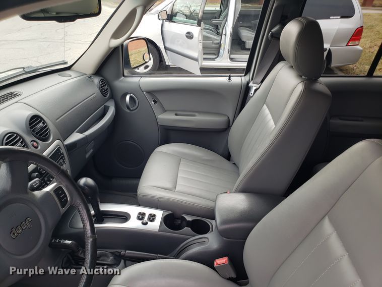 image for item GA9392 2006 Jeep Liberty SUV