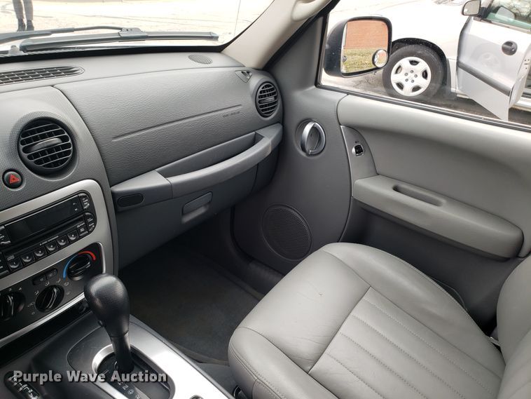 image for item GA9392 2006 Jeep Liberty SUV