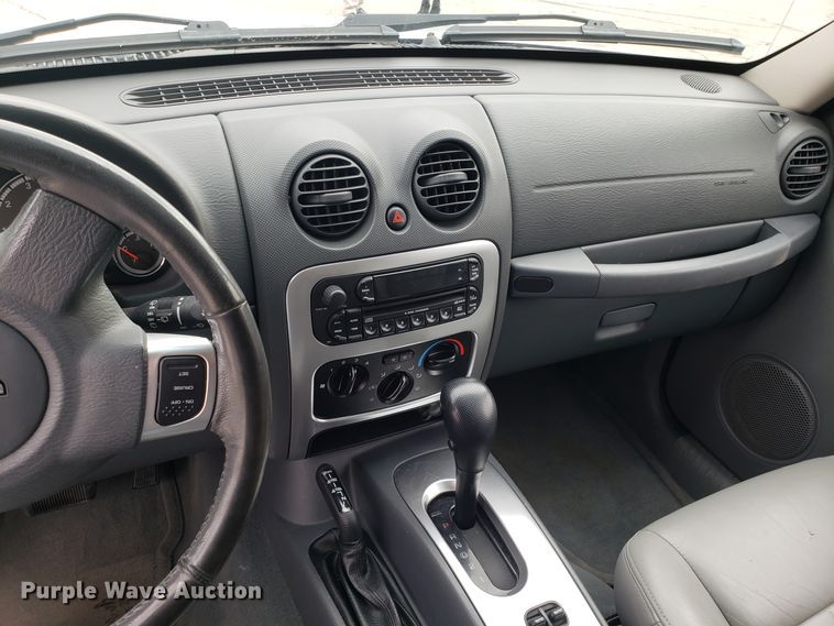 image for item GA9392 2006 Jeep Liberty SUV