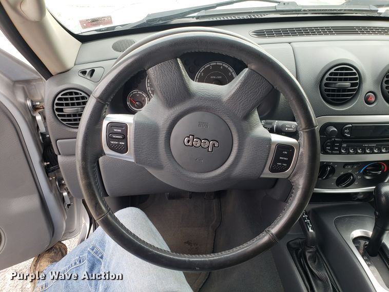 image for item GA9392 2006 Jeep Liberty SUV