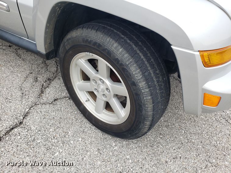 image for item GA9392 2006 Jeep Liberty SUV