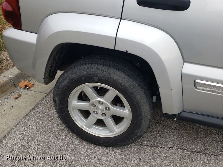 image for item GA9392 2006 Jeep Liberty SUV