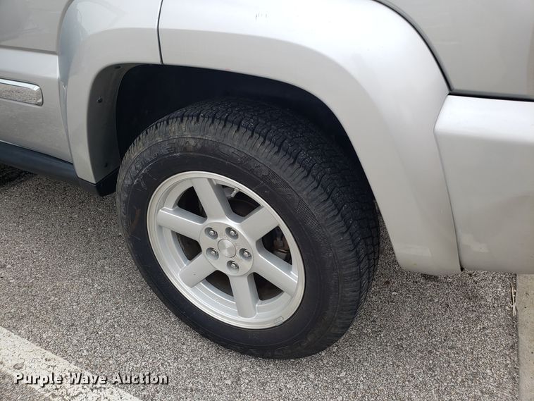 image for item GA9392 2006 Jeep Liberty SUV