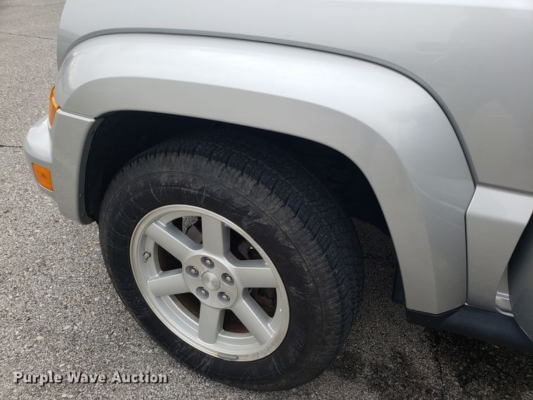 image for item GA9392 2006 Jeep Liberty SUV