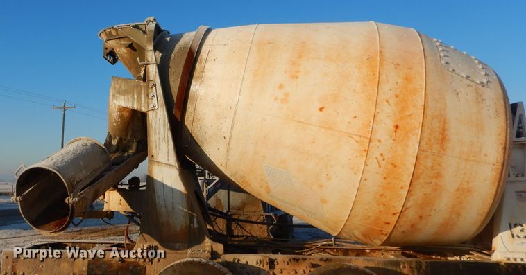 image for item GB9569 McNeilus ready mix bed