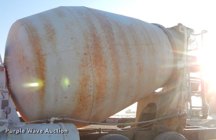 image for item GB9569 McNeilus ready mix bed