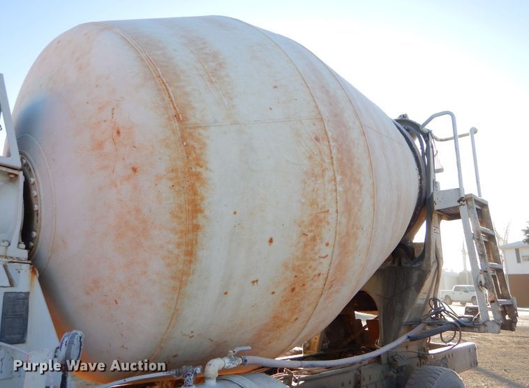 image for item GB9569 McNeilus ready mix bed