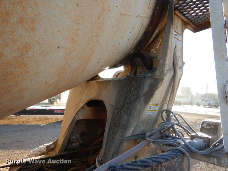 image for item GB9569 McNeilus ready mix bed