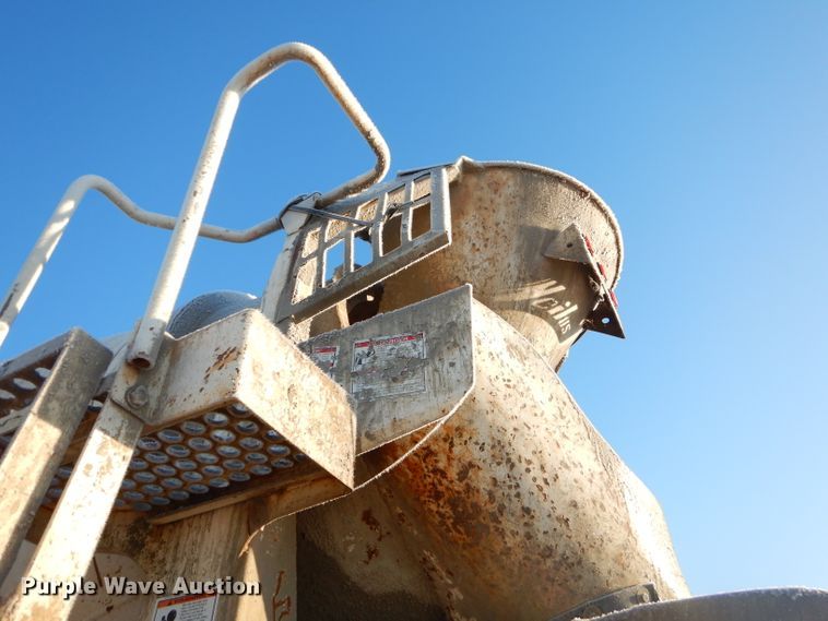 image for item GB9569 McNeilus ready mix bed