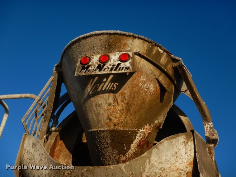 image for item GB9569 McNeilus ready mix bed