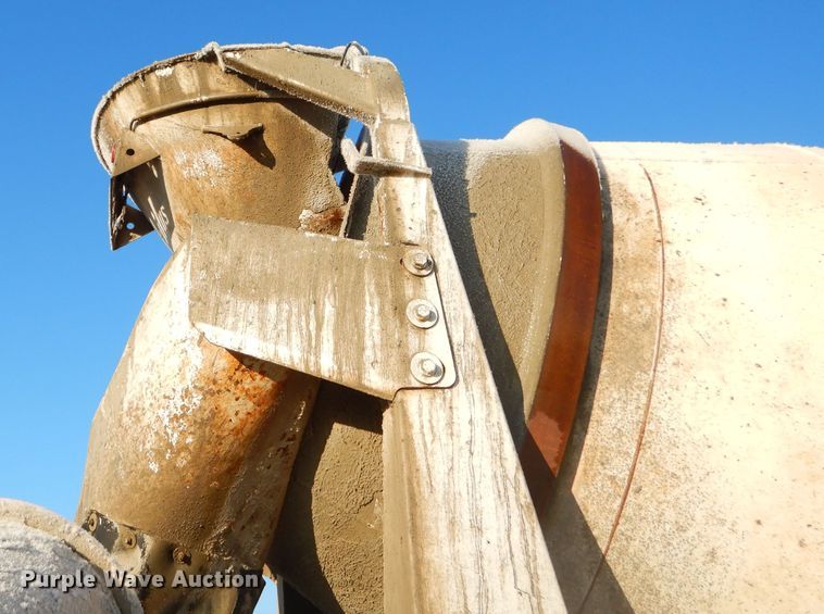 image for item GB9569 McNeilus ready mix bed