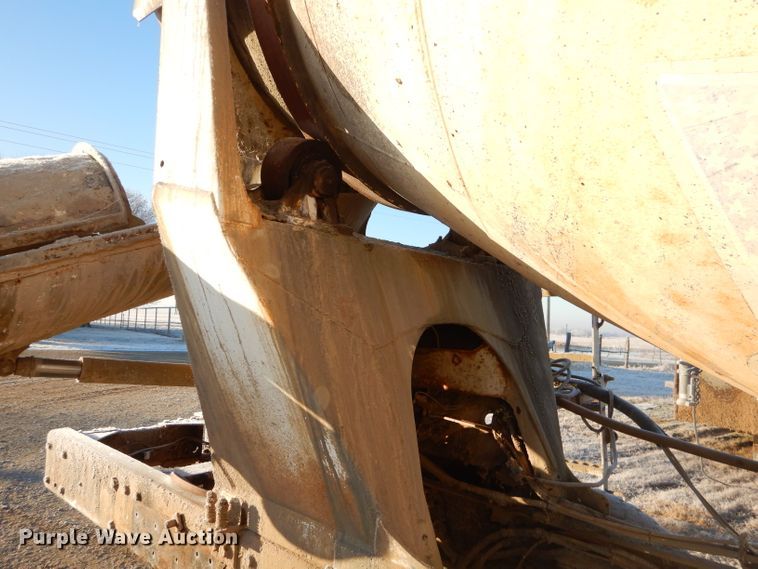 image for item GB9569 McNeilus ready mix bed