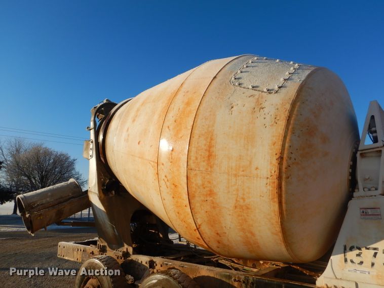 image for item GB9569 McNeilus ready mix bed