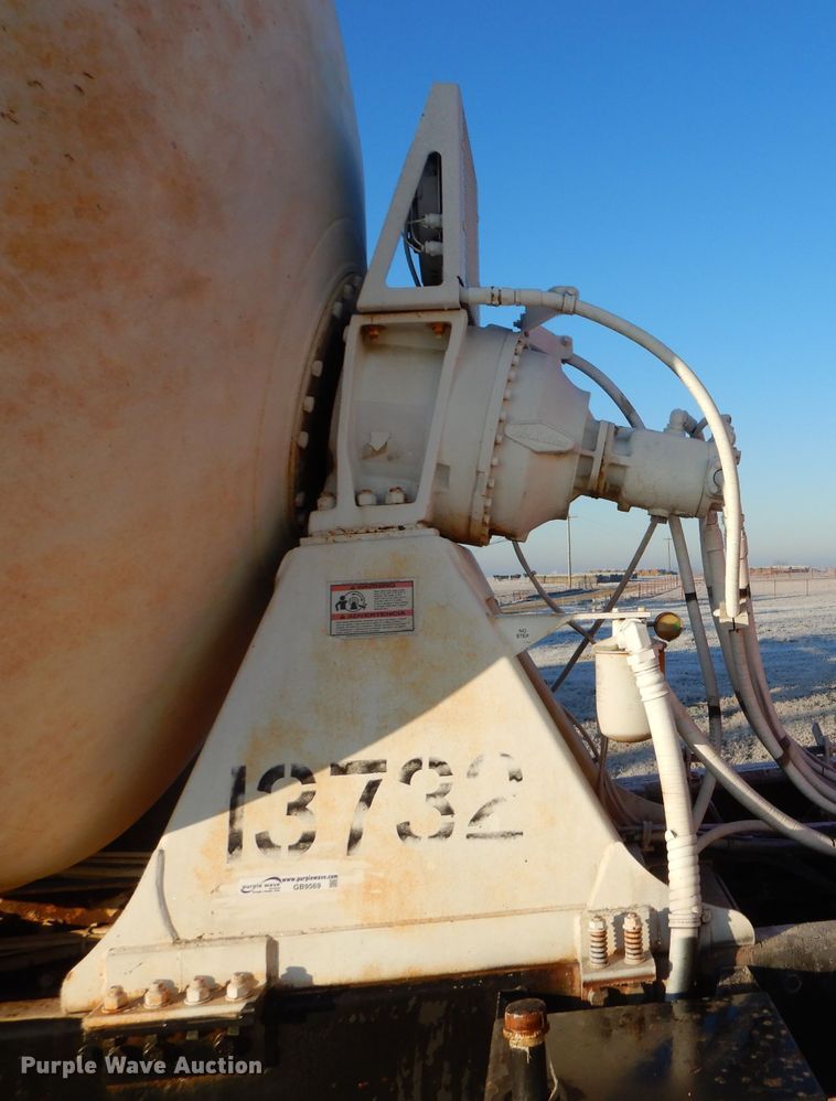 image for item GB9569 McNeilus ready mix bed