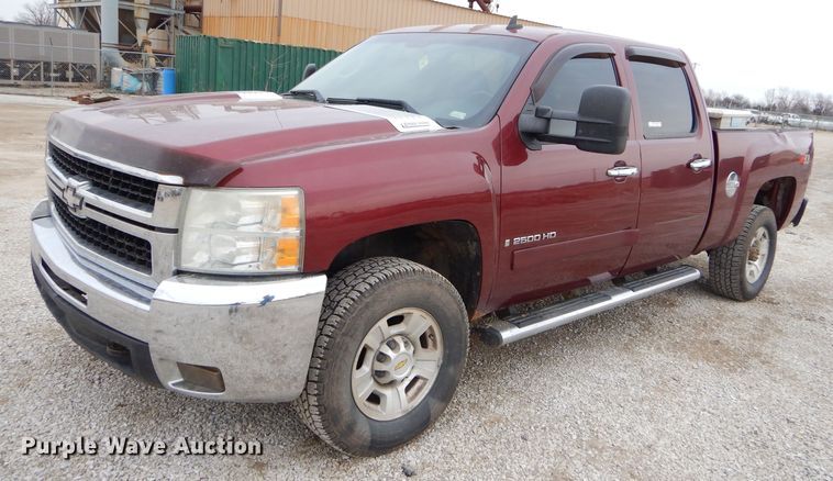 image for item GB9592 2008 Chevrolet Silverado 2500HD Crew Cab pickup truck
