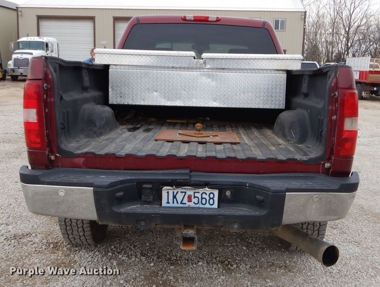 image for item GB9592 2008 Chevrolet Silverado 2500HD Crew Cab pickup truck