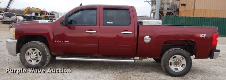 image for item GB9592 2008 Chevrolet Silverado 2500HD Crew Cab pickup truck