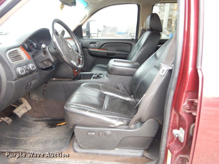 image for item GB9592 2008 Chevrolet Silverado 2500HD Crew Cab pickup truck