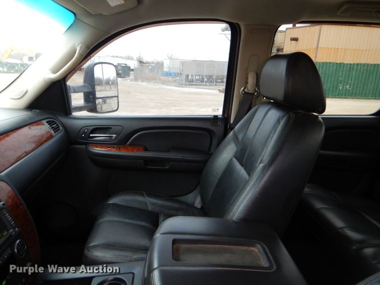 image for item GB9592 2008 Chevrolet Silverado 2500HD Crew Cab pickup truck