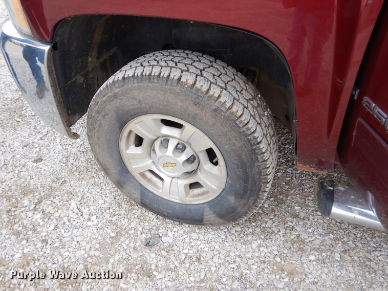 image for item GB9592 2008 Chevrolet Silverado 2500HD Crew Cab pickup truck