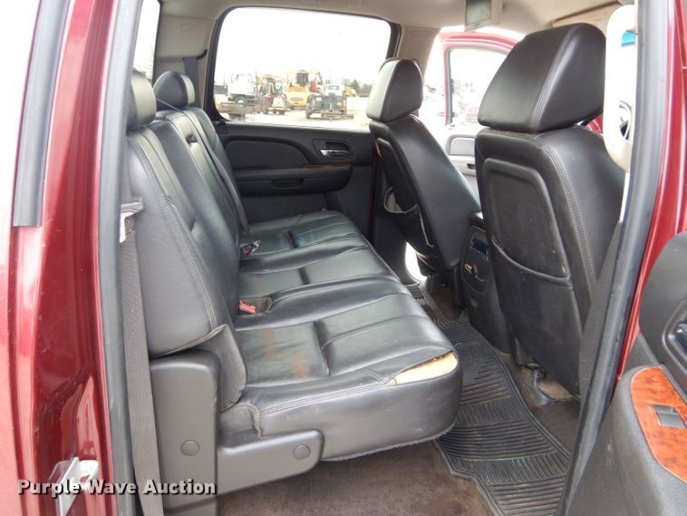 image for item GB9592 2008 Chevrolet Silverado 2500HD Crew Cab pickup truck