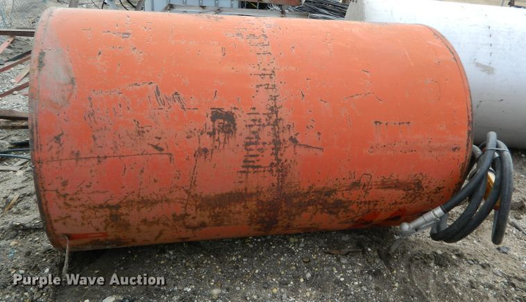 image for item GE9864 (2) fuel tanks