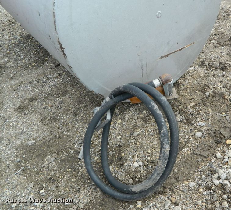 image for item GE9864 (2) fuel tanks