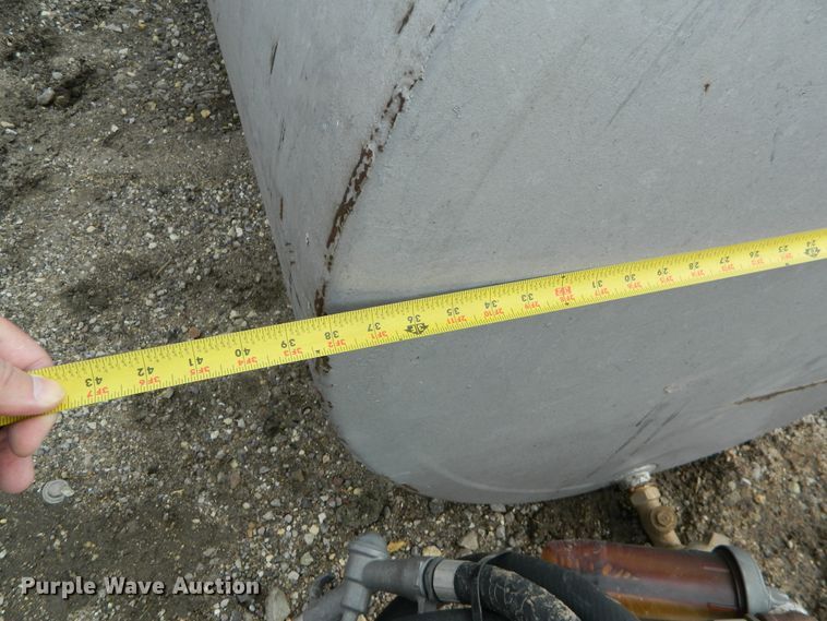 image for item GE9864 (2) fuel tanks