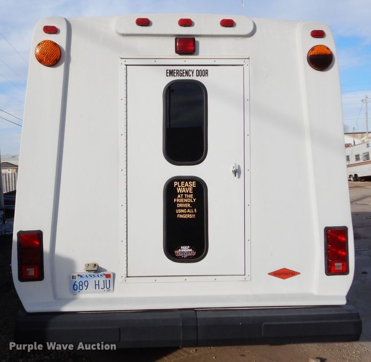 image for item GF9983 2004 Ford E350 Super Duty shuttle bus