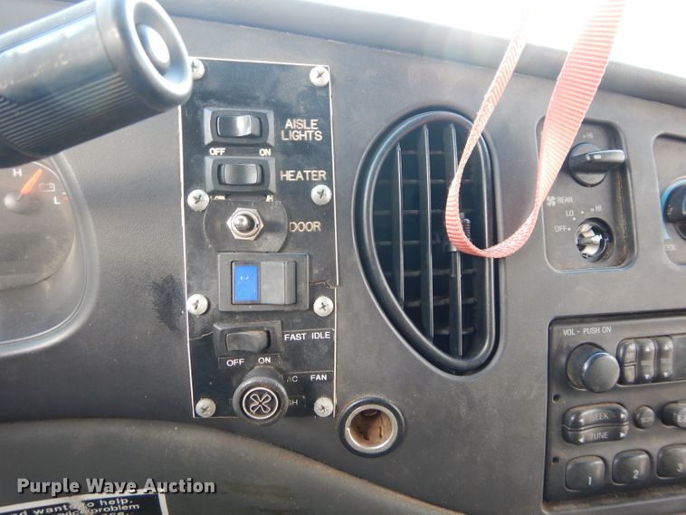 image for item GF9983 2004 Ford E350 Super Duty shuttle bus