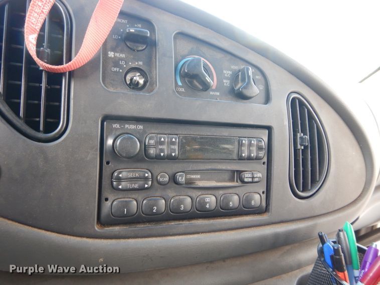 image for item GF9983 2004 Ford E350 Super Duty shuttle bus