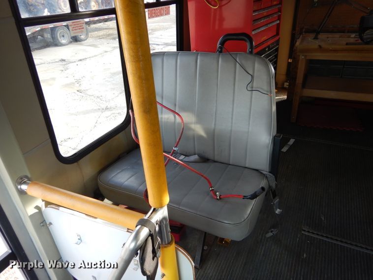 image for item GF9983 2004 Ford E350 Super Duty shuttle bus