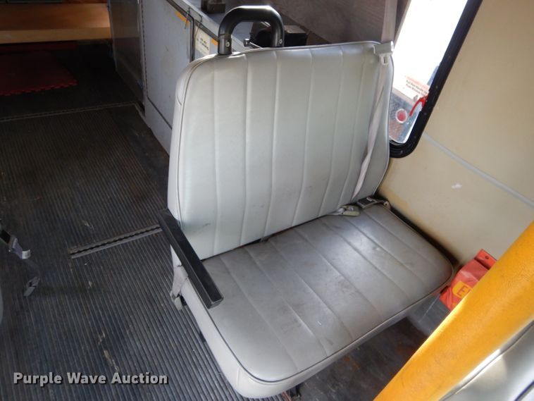 image for item GF9983 2004 Ford E350 Super Duty shuttle bus