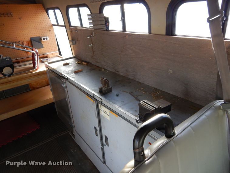 image for item GF9983 2004 Ford E350 Super Duty shuttle bus