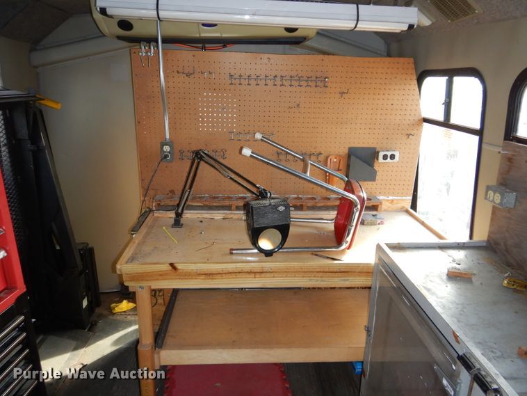 image for item GF9983 2004 Ford E350 Super Duty shuttle bus