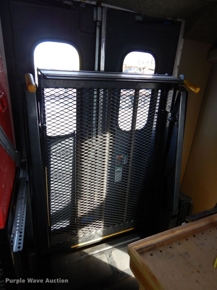 image for item GF9983 2004 Ford E350 Super Duty shuttle bus