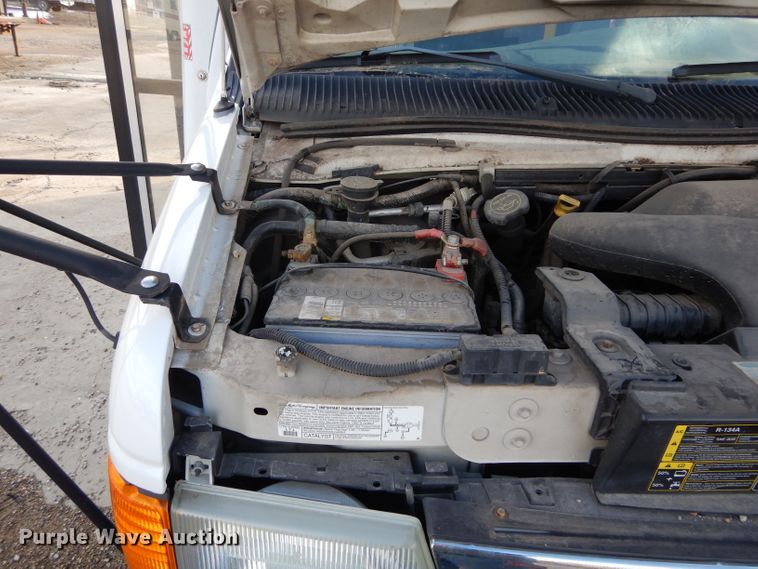 image for item GF9983 2004 Ford E350 Super Duty shuttle bus