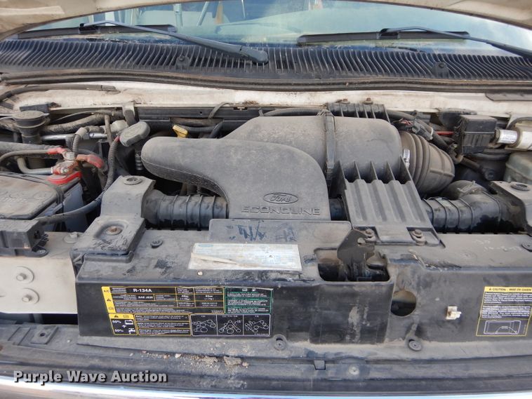 image for item GF9983 2004 Ford E350 Super Duty shuttle bus