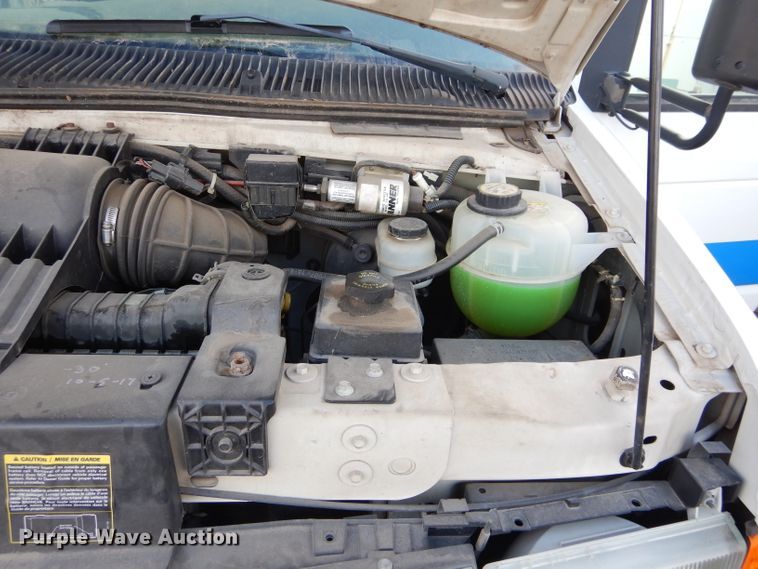 image for item GF9983 2004 Ford E350 Super Duty shuttle bus